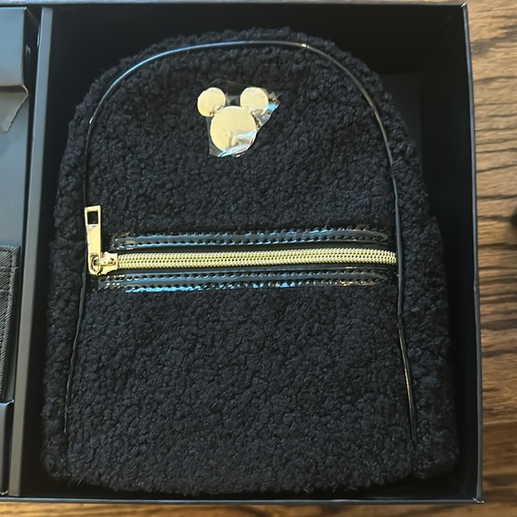 Disney Mickey Mouse Fuzzy Mini backpack gift set - Picture 10 of 12